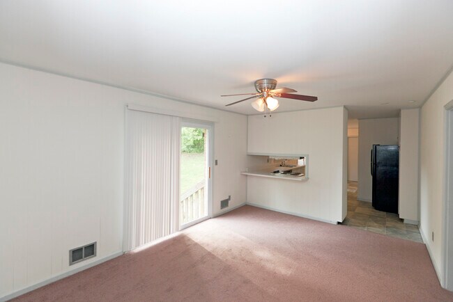 Building Photo - 6243 David Ln SW