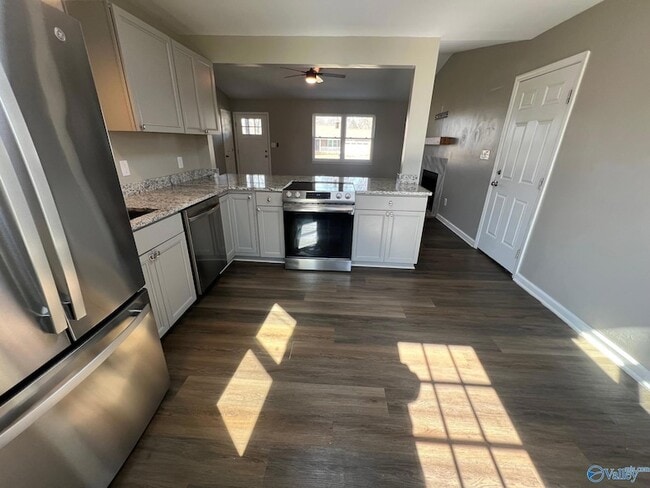 Building Photo - 132 Mandy Dr