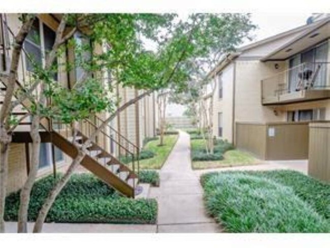 Building Photo - 10650 Steppington Dr