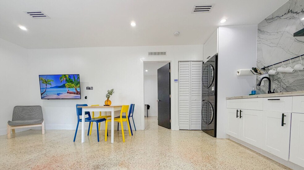 258 NW 57th St