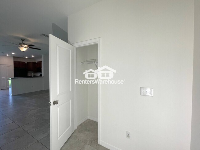 Foto del edificio - 12942 Utopia Gdns Wy