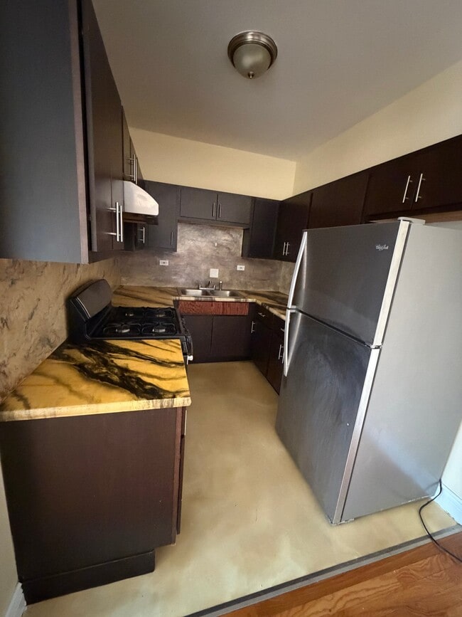 Foto del edificio - 7908 S Langley Ave
