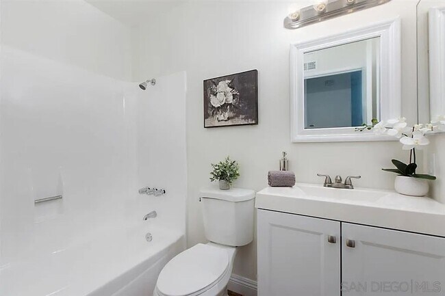 Building Photo - Welcome to your future home! Beautiful 3-bedroom, 2-bathroom house - Don't Miss out