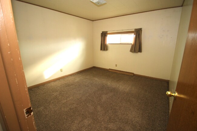 Building Photo - 723 S 16th Ave