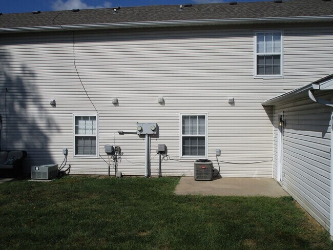 Foto del edificio - 5004-5006 Carrie Ridge Dr.