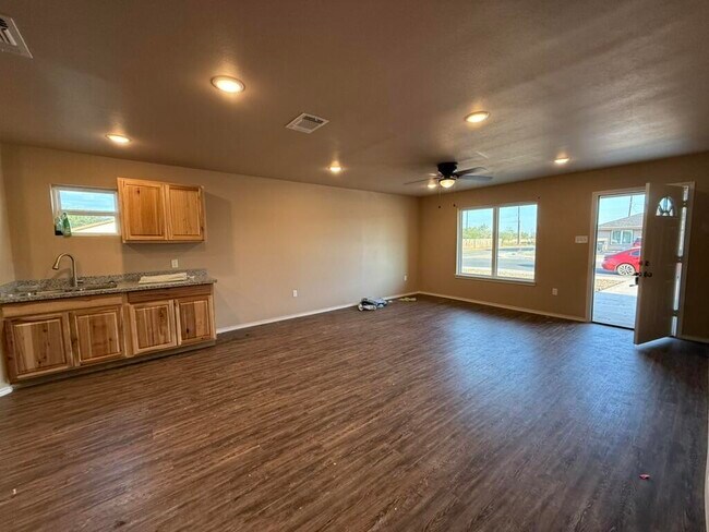 Foto del edificio - 3108 E Cornell St