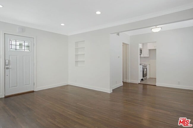 Building Photo - 1208 S Cochran Ave