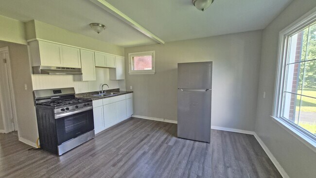 Foto del edificio - 4230 Chester Dr