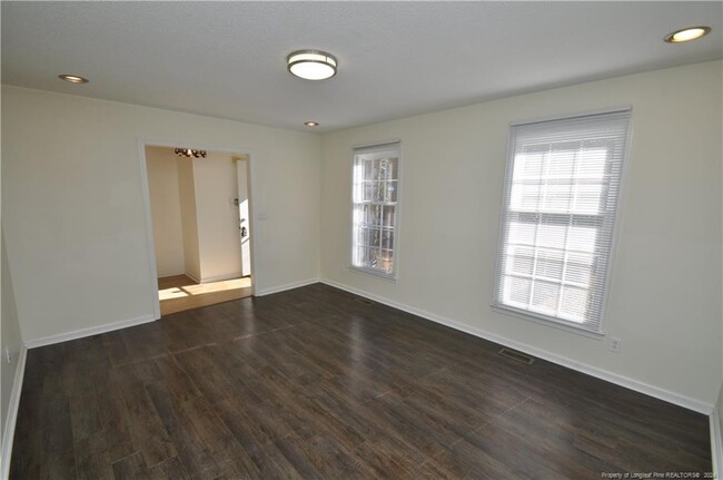Foto del edificio - 402 SW Maynard Rd