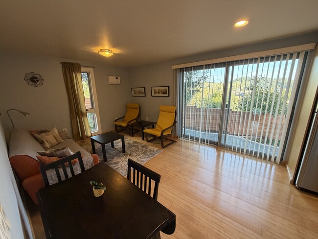 Building Photo - 216 Via La Cumbre