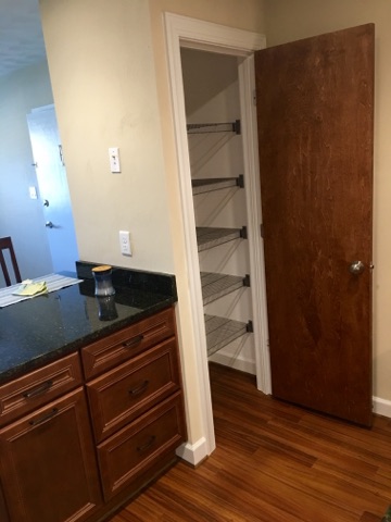 Kitchen - Lake Bradford Apartments