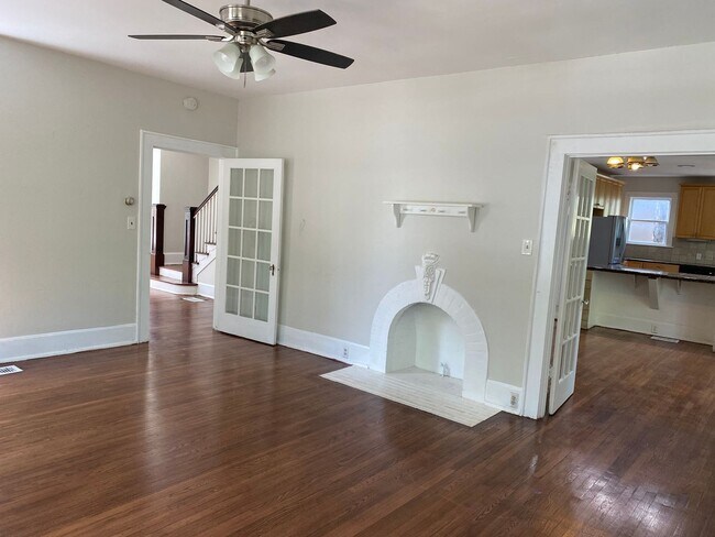 Building Photo - UT PRE-LEASE: 6 Bedroom Home w/ 2 Living A...