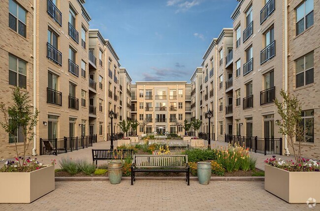 Building Photo - Spectrum Town Center