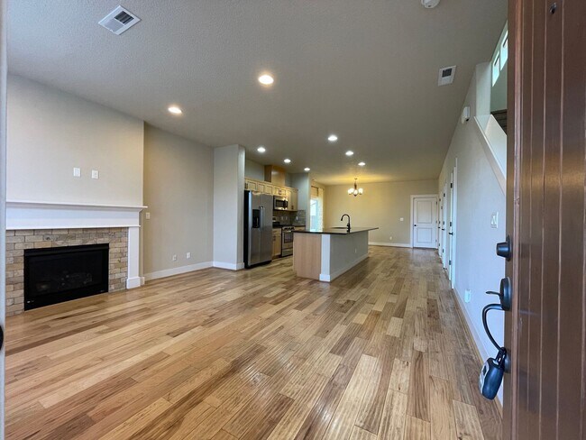 Building Photo - Lovely 3Bed 2.5 Bath House ~ Bethany Creek...