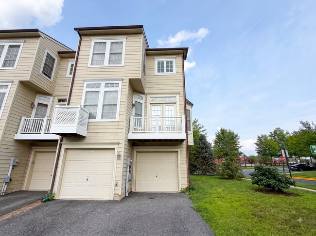 Foto del edificio - 3670 Carriage Hill Dr