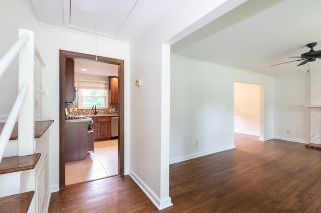 Building Photo - 5839 Wedgewood Dr
