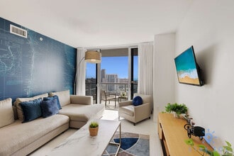 Building Photo - 2602 E Hallandale Beach Blvd