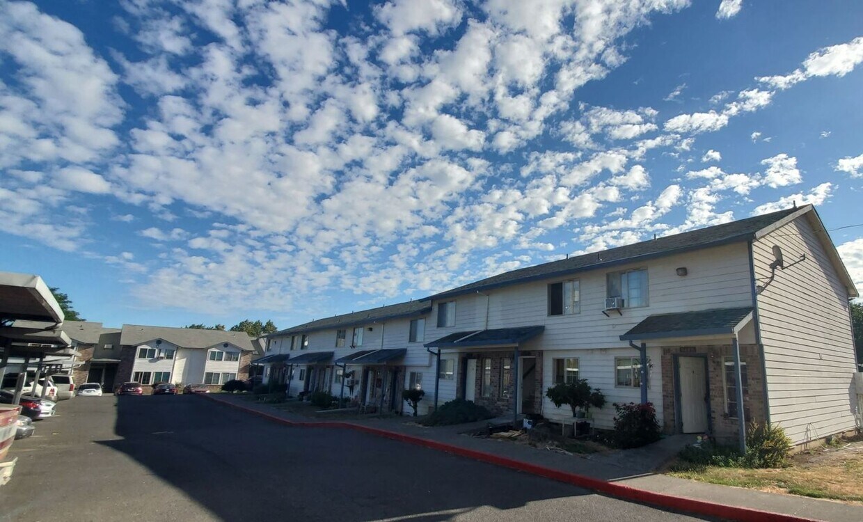 Primary Photo - Beautifully Renovated 2 Bed 1.5 Bath Townh...