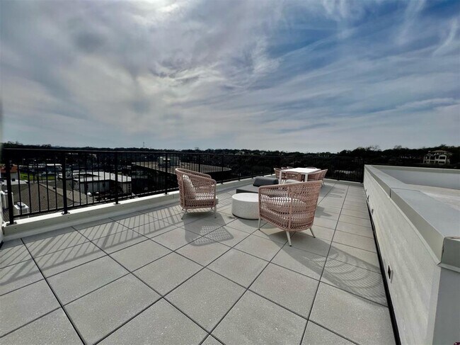 Foto del edificio - 2500 Longview St