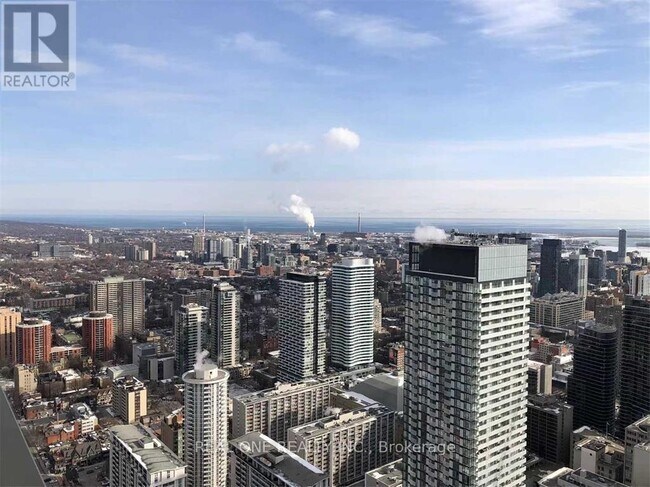 Building Photo - 11-4511 Wellesley St W