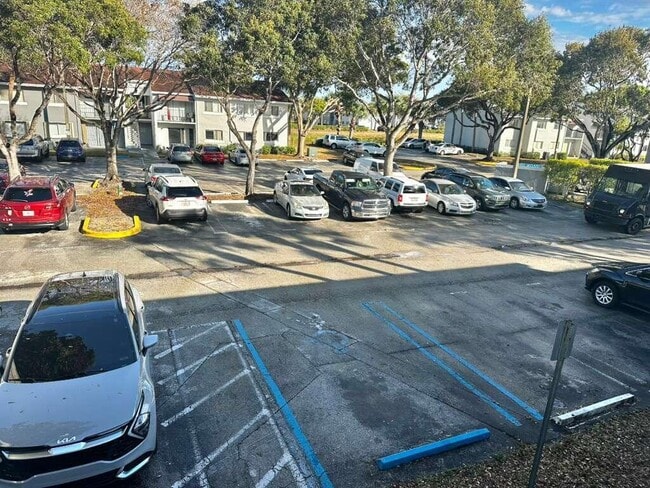 Building Photo - 1201 Lake Victoria Dr