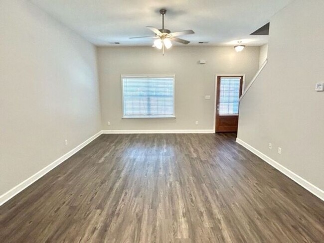 Building Photo - Now Leasing a 4 Bedroom 2.5 Bath In Byhali...