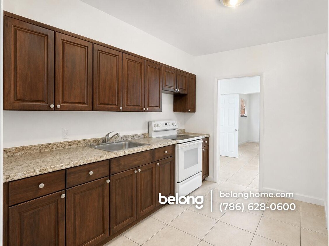 Building Photo - 280 Seaman Ave