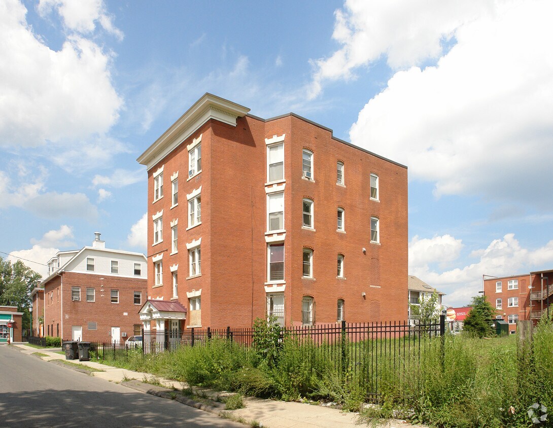 Building Photo - 10-12 Wolcott St