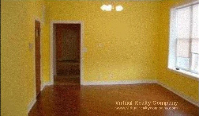 Building Photo - 3834 W Maypole Ave