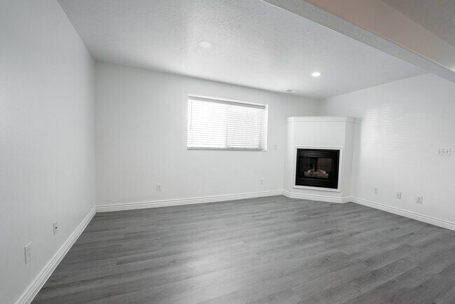 Building Photo - 125 S 1050 W