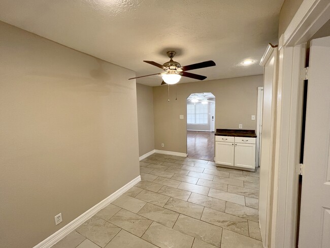 Foto del edificio - 2703 Thomas Ave