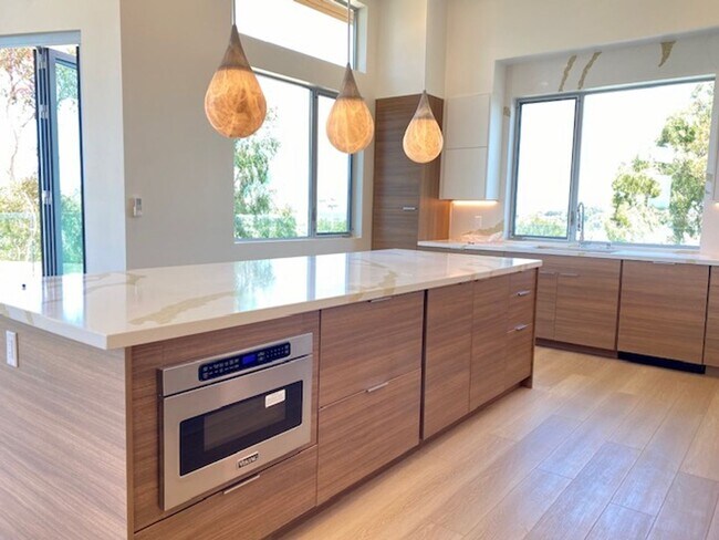 Foto del edificio - Enjoy The Coastal Carlsbad Village Lifestyle