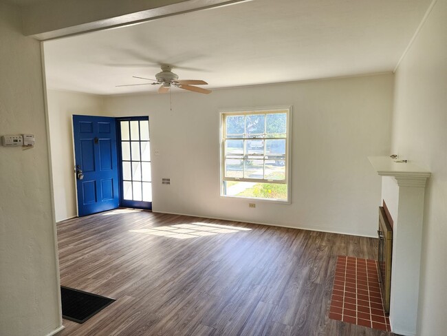 Building Photo - Coronado: Charming 2bd/1ba Village House w...