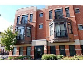 Building Photo - 948 W 15th Pl