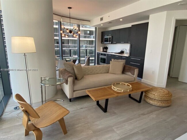 Building Photo - 2 br, 2 bath Condo - 55 SW 9th St Apt 3001