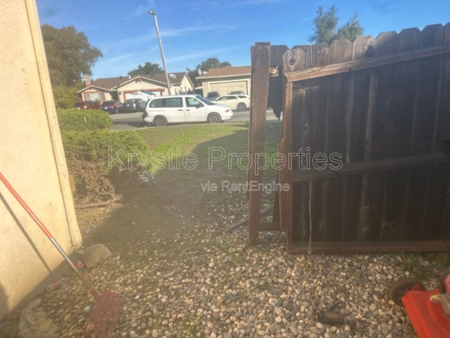 Building Photo - 405 Whitney Ave