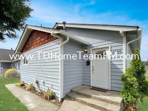 Building Photo - 2330 S Wilkeson St