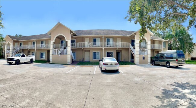 Building Photo - 179 Cypress Way E