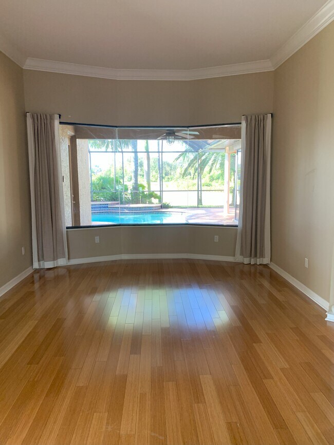 Living room unfurnished - 6828 Honeysuckle Trl