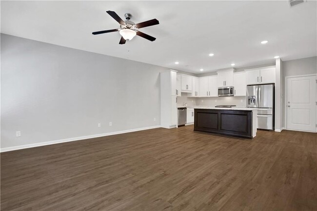 Building Photo - 1954 Sanford Dr