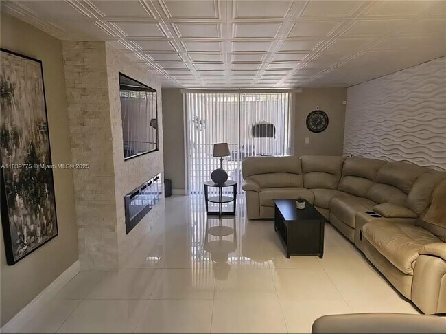 Foto del edificio - 404 NW 68th Ave