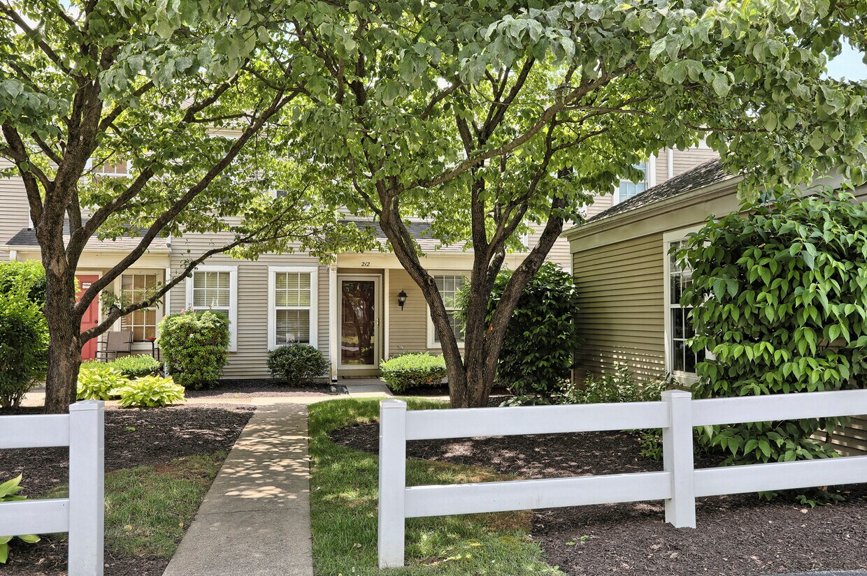 212 Barrington Ct, Palmyra, PA 17078 Townhome Rentals in Palmyra PA