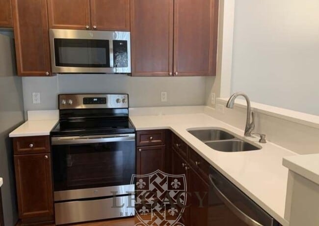 Building Photo - 8045 Bienville Dr