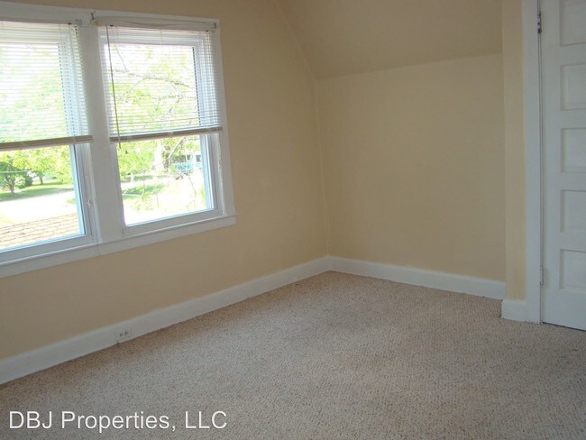 Building Photo - 2 br, 1 bath Apartment - 638-23rd Ave.