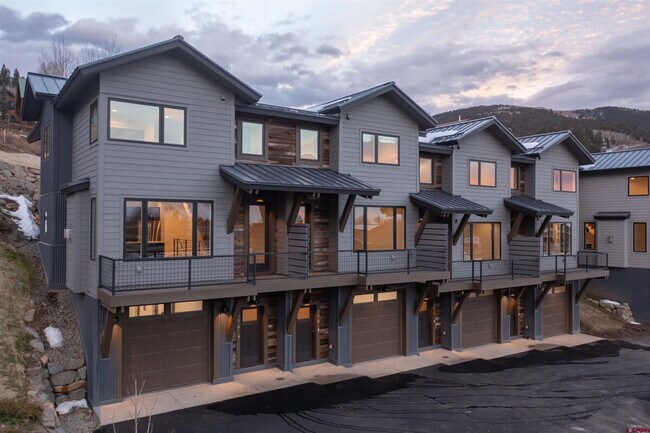 Foto del edificio - 56 Blackstock Dr