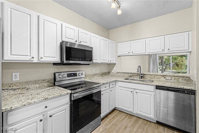 Foto del edificio - 10094 Poppy Hill Dr