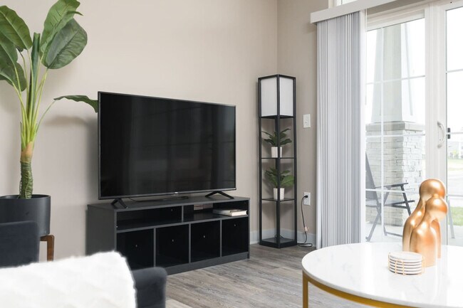Foto del edificio - 5813 Lillian Ln
