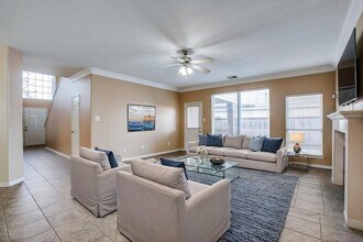 Building Photo - 9907 Valance Way