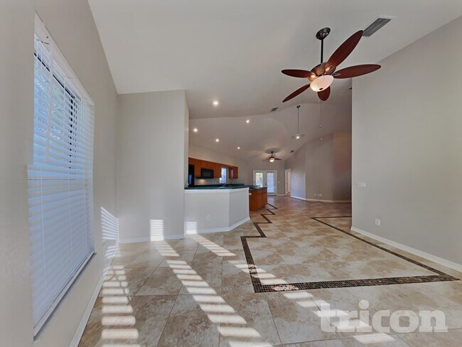 Building Photo - 229 Lookout Dr