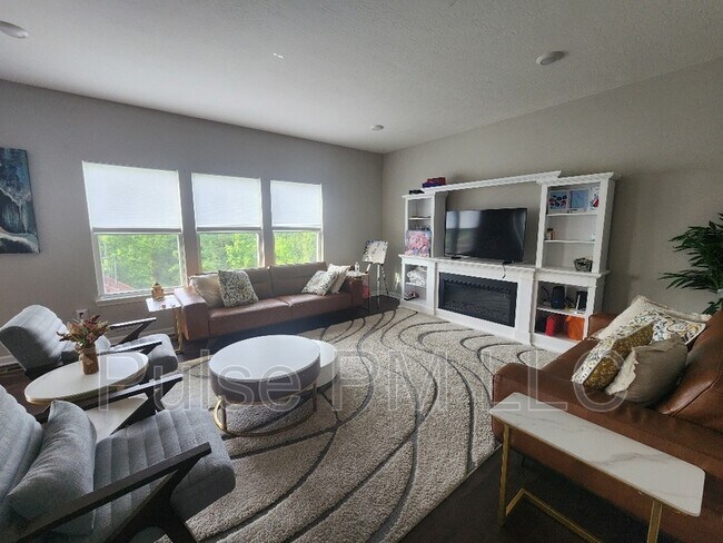 Photo - 690 Hogrefe Rd House